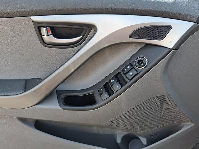 2016 Hyundai ELANTRA 4dr Sdn Auto SE