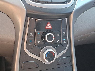 2016 Hyundai ELANTRA 4dr Sdn Auto SE