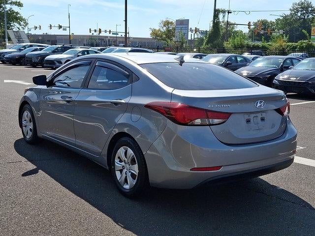 2016 Hyundai ELANTRA 4dr Sdn Auto SE